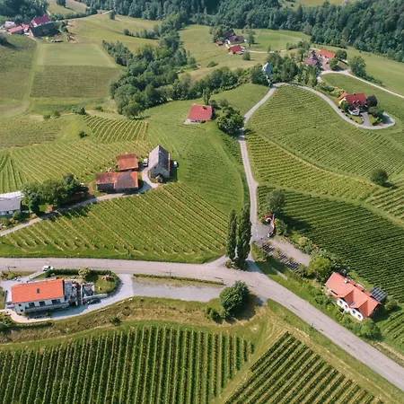 Διαμέρισμα Weinstrassenapartment Fam. Dietrich Ratsch an der Weinstraße