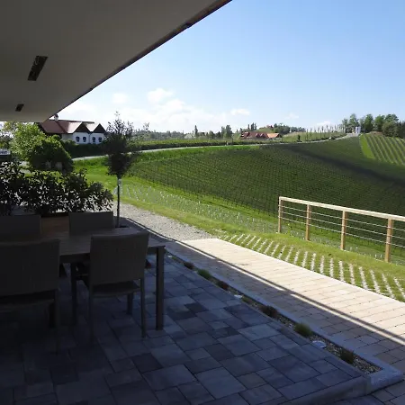 Apartament Weinstrassenapartment Fam. Dietrich Ratsch an der Weinstraße